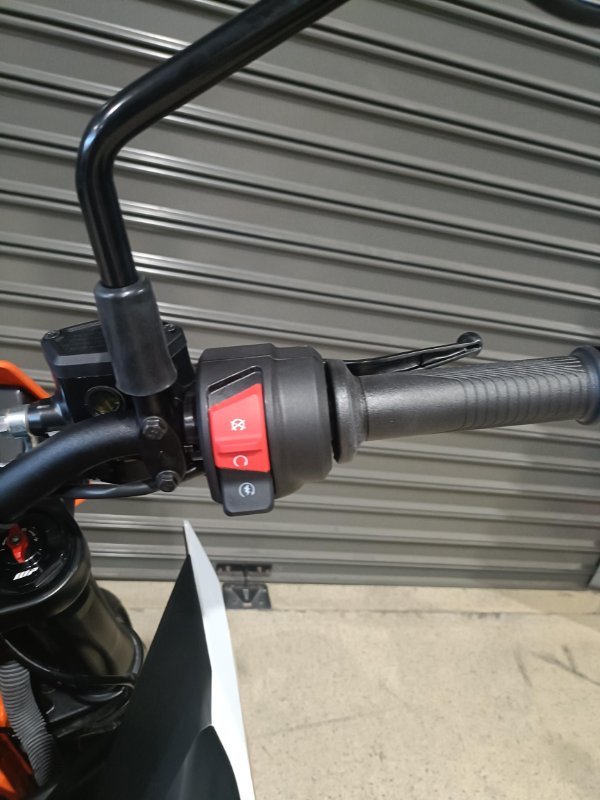 2025 KTM 2025 KTM 390CC 390 SMC Road ORANGE