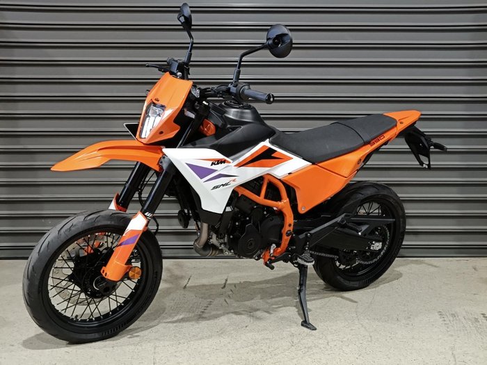 2025 KTM 2025 KTM 390CC 390 SMC Road ORANGE