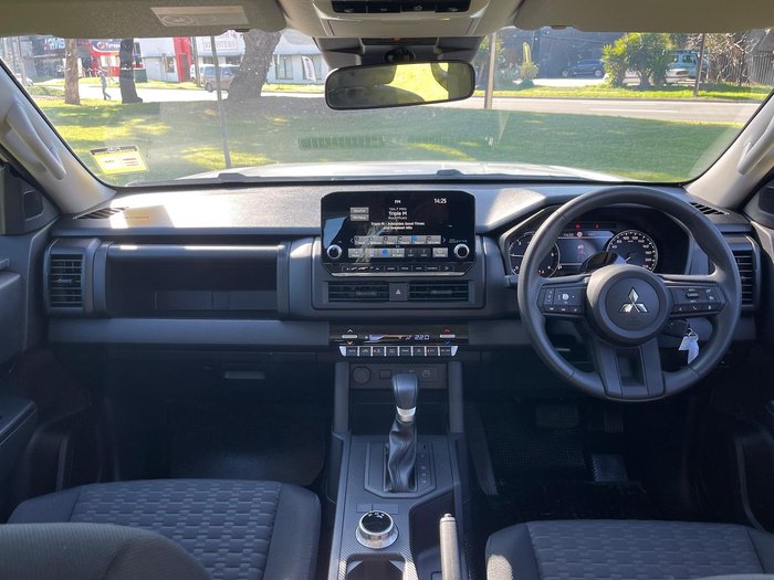 2025 Mitsubishi Triton GLX MV MY25 4X4 Dual Range White
