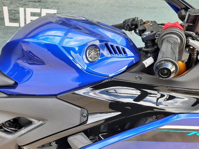 2025 Yamaha YZF-R3 Blue
