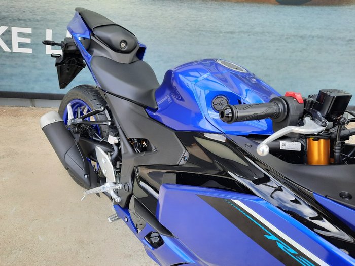 2025 Yamaha YZF-R3 Blue