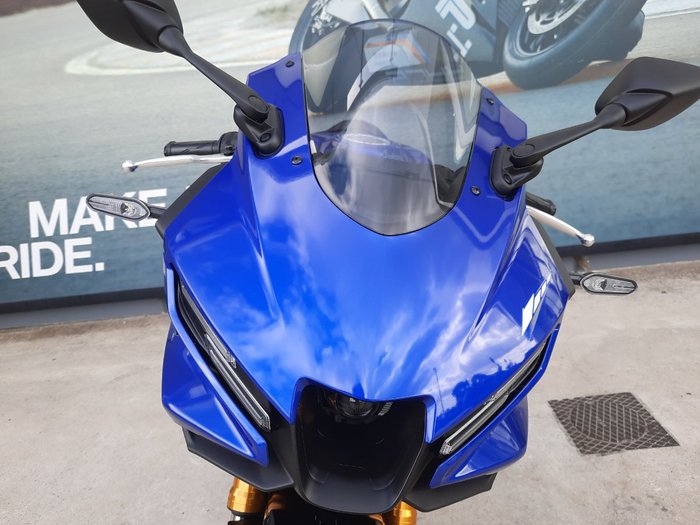 2025 Yamaha YZF-R3 Blue