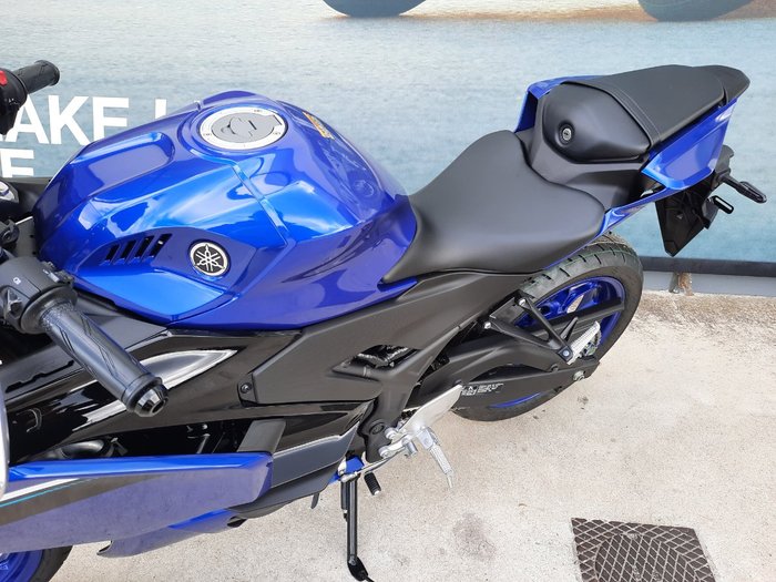2025 Yamaha YZF-R3 Blue