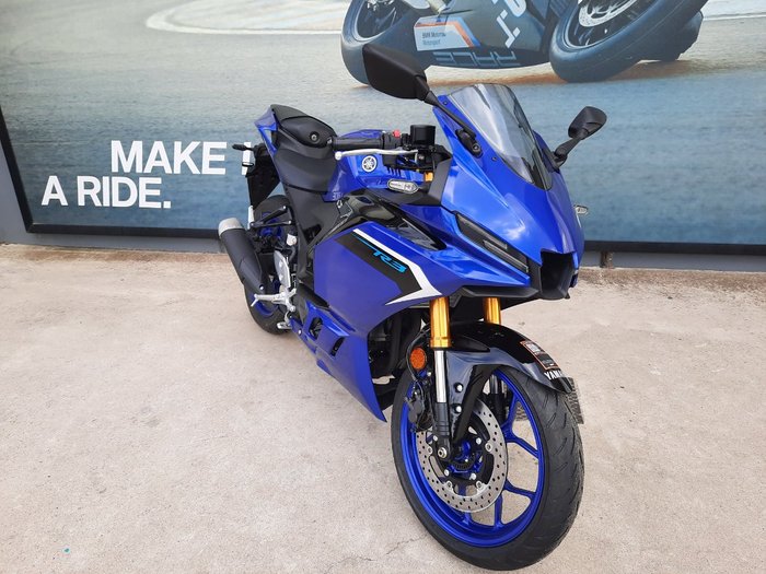 2025 Yamaha YZF-R3 Blue