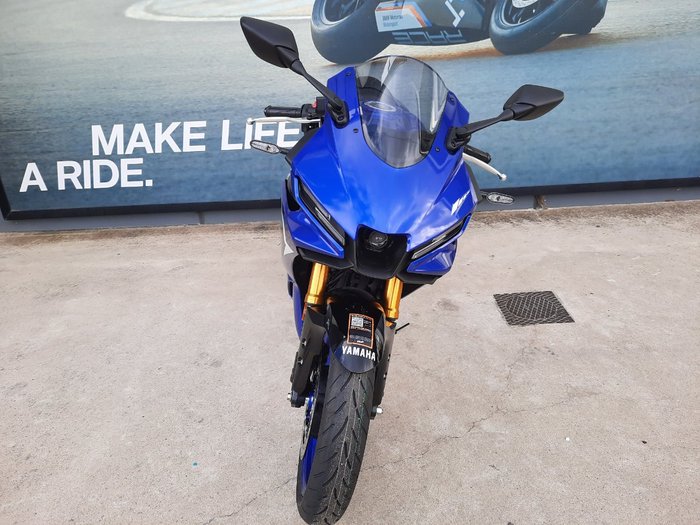 2025 Yamaha YZF-R3 Blue