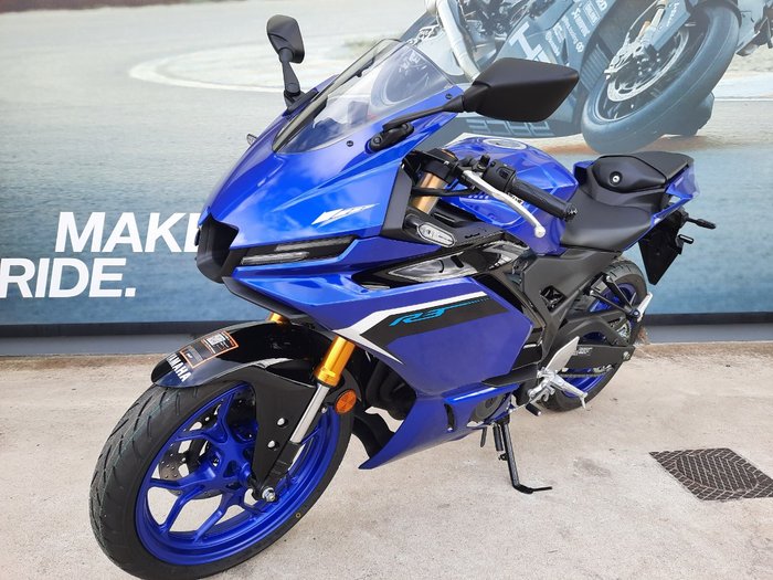 2025 Yamaha YZF-R3 Blue