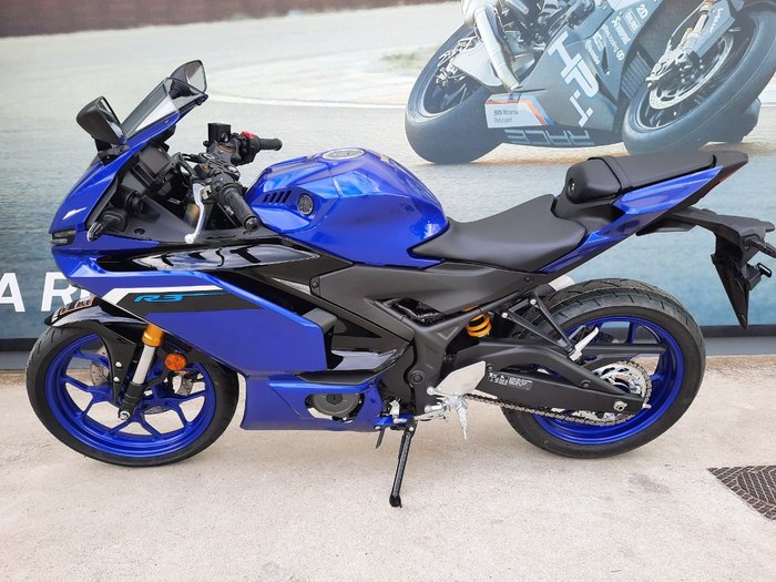2025 Yamaha YZF-R3 Blue