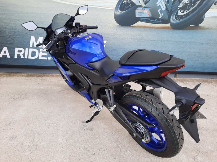 2025 Yamaha YZF-R3 Blue