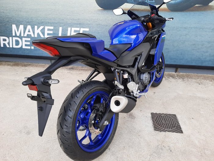 2025 Yamaha YZF-R3 Blue