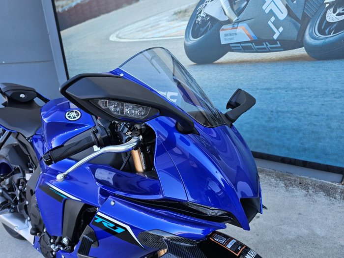 2025 Yamaha YZF-R1 Blue