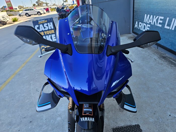 2025 Yamaha YZF-R1 Blue