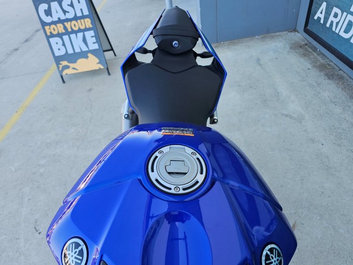 2025 Yamaha YZF-R1 Blue