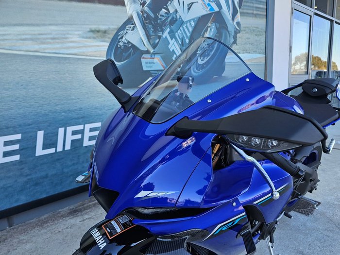2025 Yamaha YZF-R1 Blue