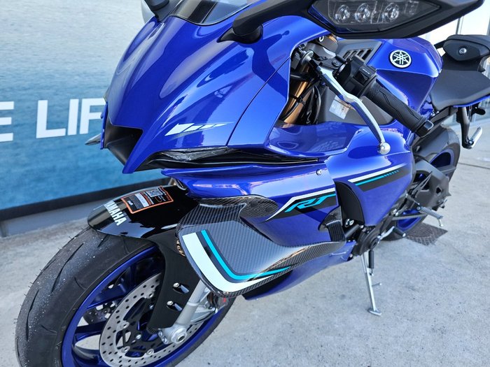 2025 Yamaha YZF-R1 Blue