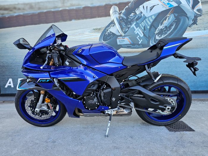 2025 Yamaha YZF-R1 Blue