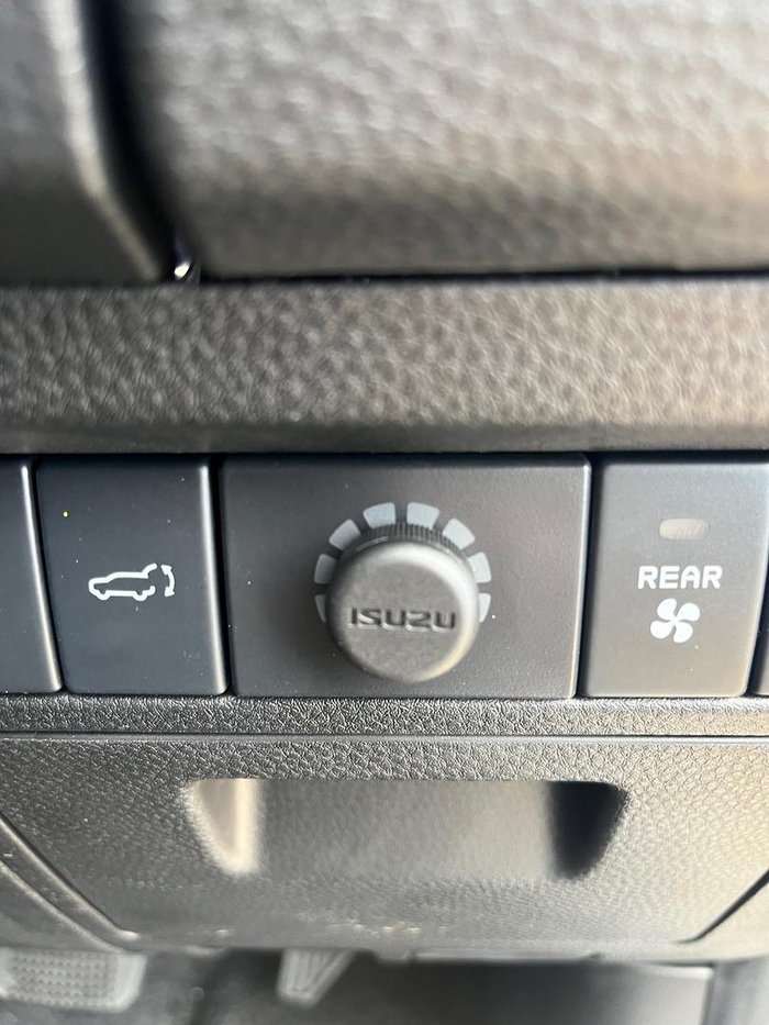 2025 Isuzu MU-X LS-U