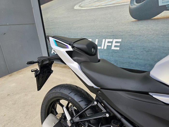 2025 Yamaha YZF-R3 White