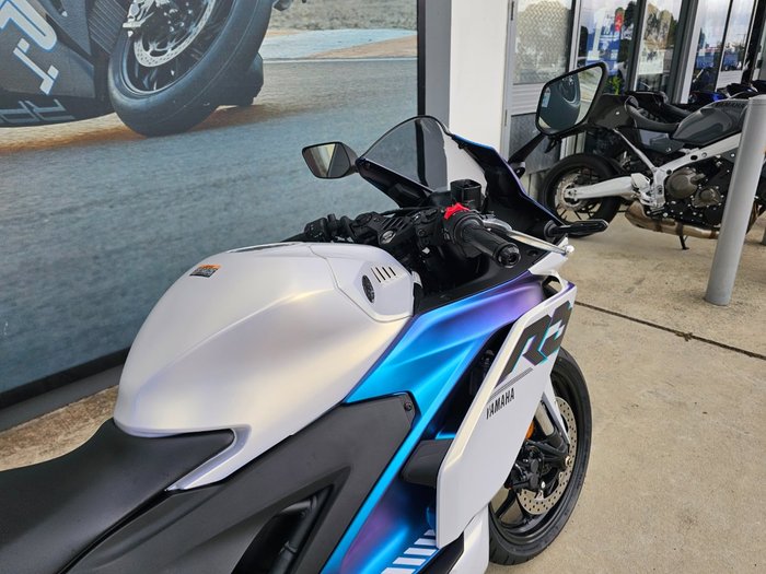 2025 Yamaha YZF-R3 White