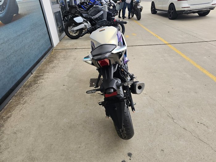 2025 Yamaha YZF-R3 White