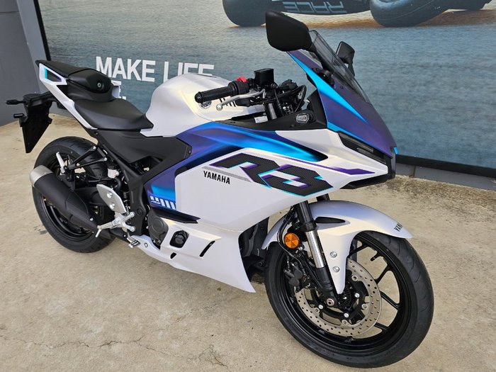 2025 Yamaha YZF-R3 White