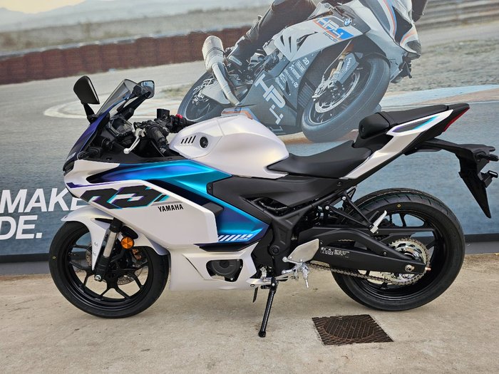 2025 Yamaha YZF-R3 White