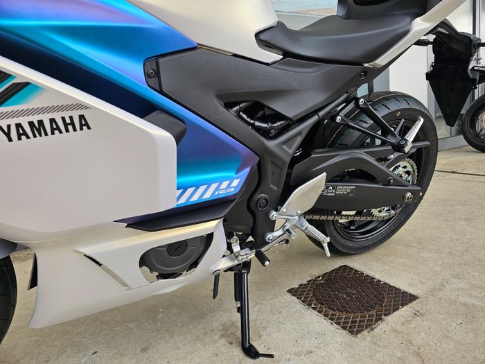2025 Yamaha YZF-R3 White
