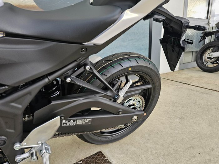 2025 Yamaha YZF-R3 White