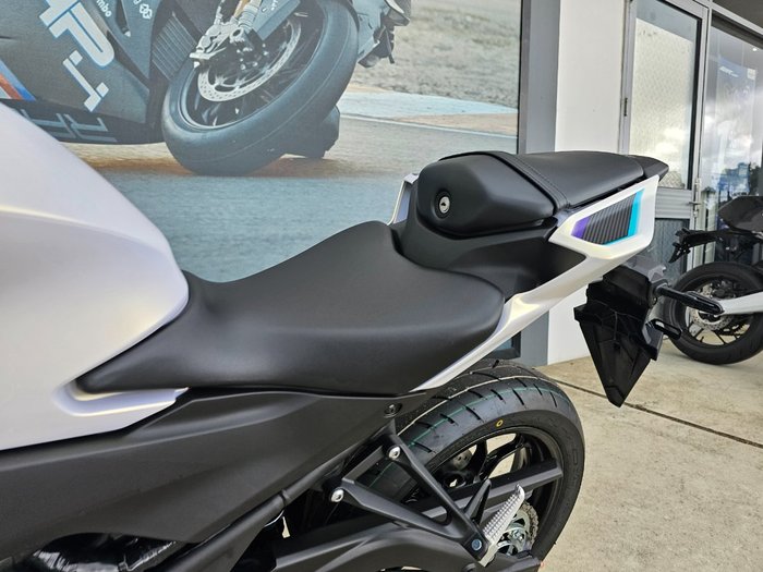 2025 Yamaha YZF-R3 White