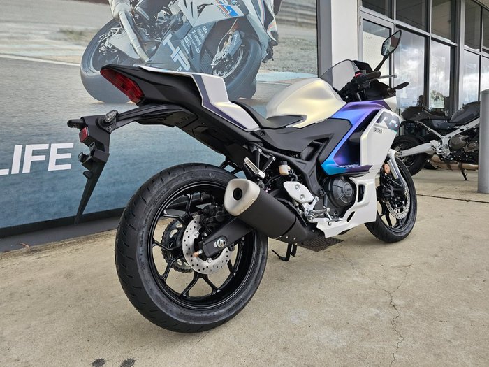 2025 Yamaha YZF-R3 White