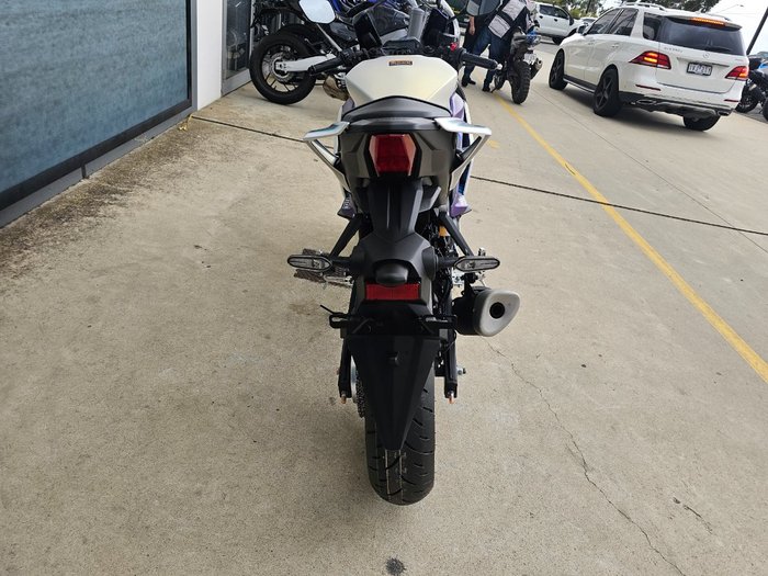 2025 Yamaha YZF-R3 White