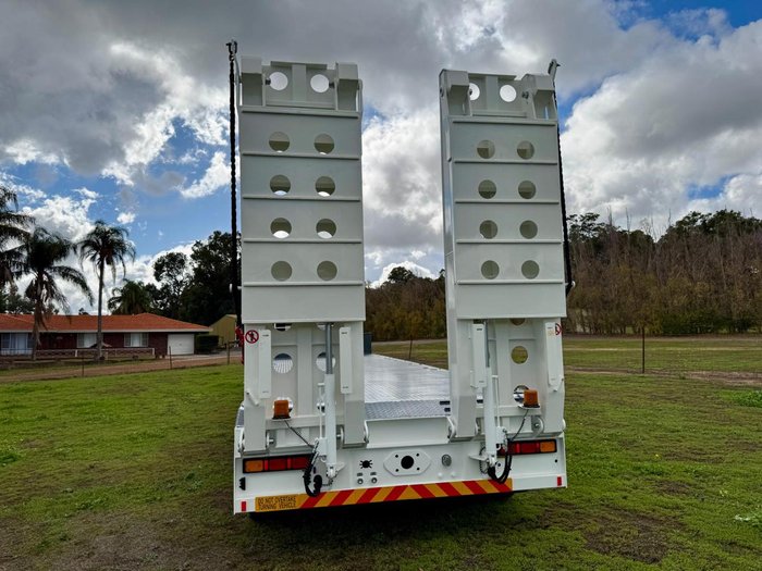 2026 FreightWest Semi  Drop Deck