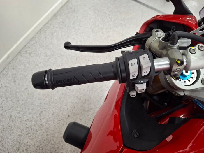 2024 DUCATI SUPERSPORT 950 S Red