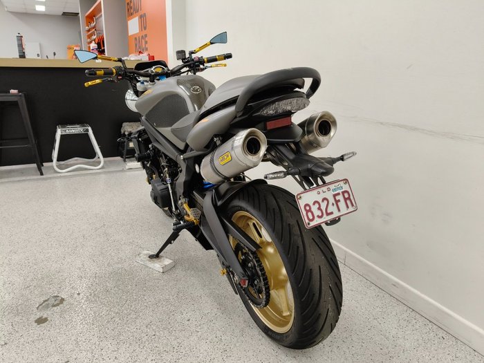 2010 Triumph STREET TRIPLE 675 grey