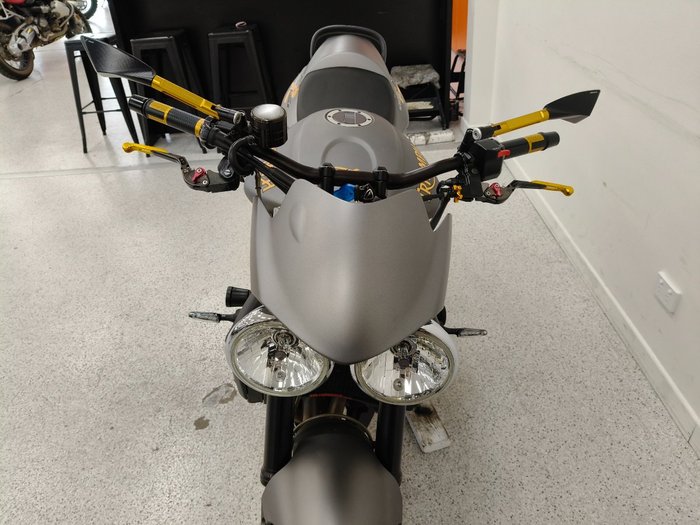2010 Triumph STREET TRIPLE 675 grey