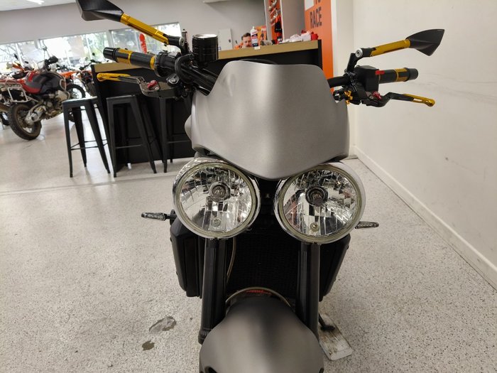 2010 Triumph STREET TRIPLE 675 grey