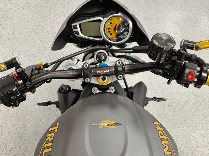 2010 Triumph STREET TRIPLE 675 grey