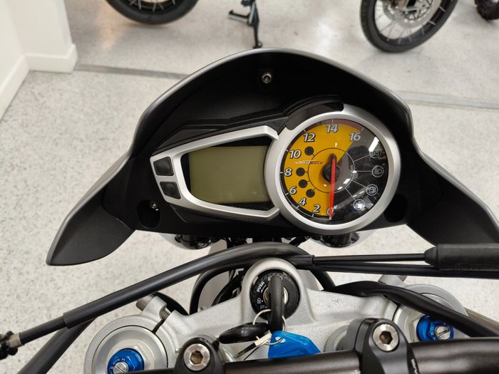 2010 Triumph STREET TRIPLE 675 grey