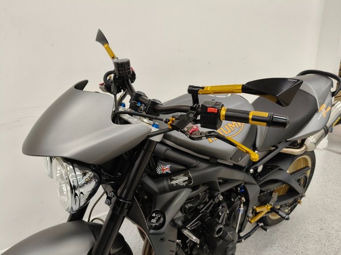 2010 Triumph STREET TRIPLE 675 grey