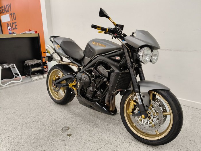 2010 Triumph STREET TRIPLE 675 grey