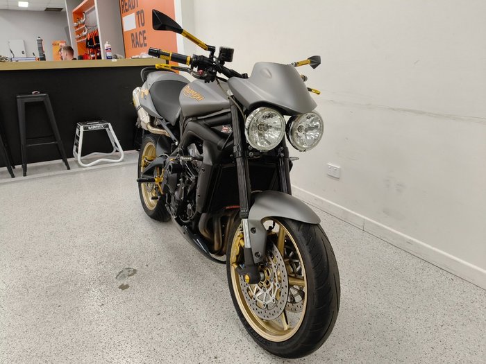 2010 Triumph STREET TRIPLE 675 grey