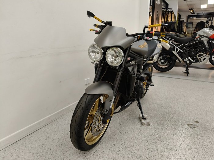 2010 Triumph STREET TRIPLE 675 grey