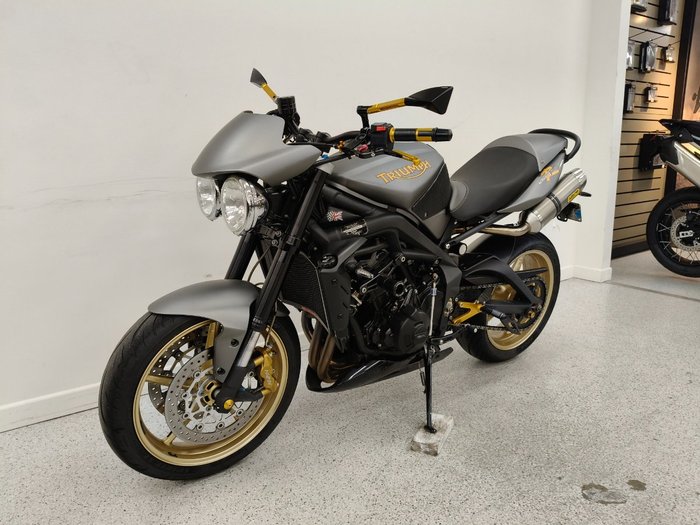 2010 Triumph STREET TRIPLE 675 grey