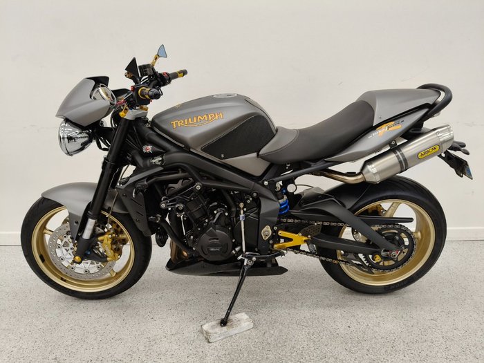 2010 Triumph STREET TRIPLE 675 grey