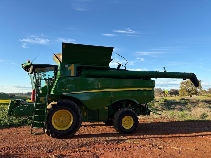2019 John Deere S790 Green