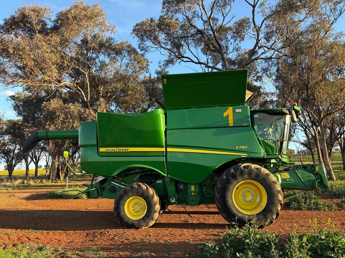 2019 John Deere S790 Green