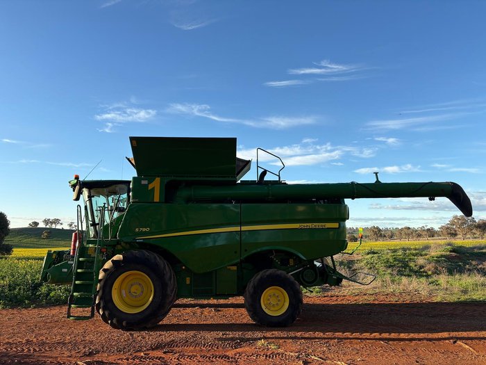 2019 John Deere S790 Green
