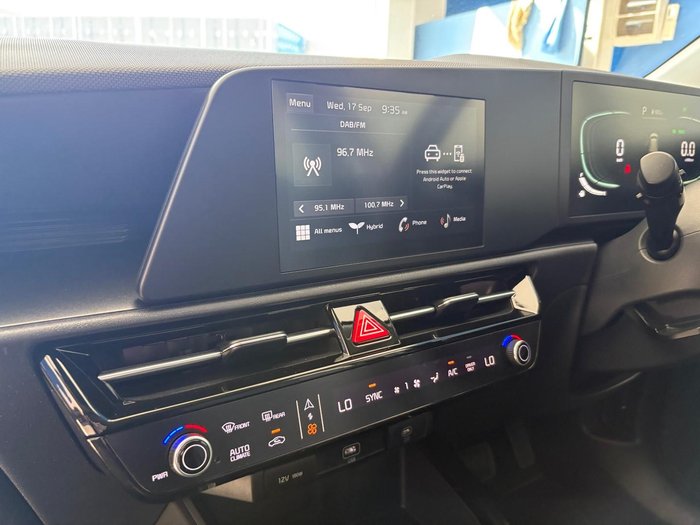 2022 Kia Niro Hybrid S