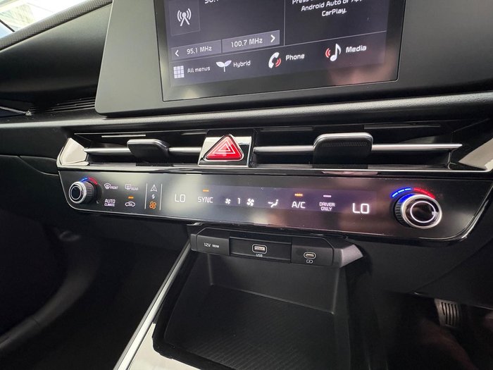 2022 Kia Niro Hybrid S