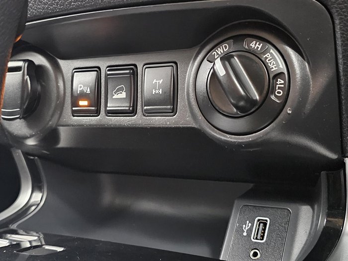 2022 Nissan Navara ST-X D23 MY21.5 4X4 Dual Range Brilliant Silver