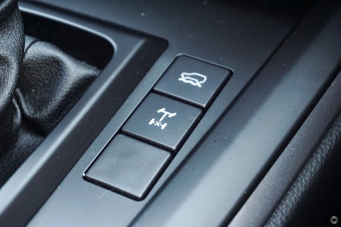 2025 Isuzu D-MAX X-RIDER